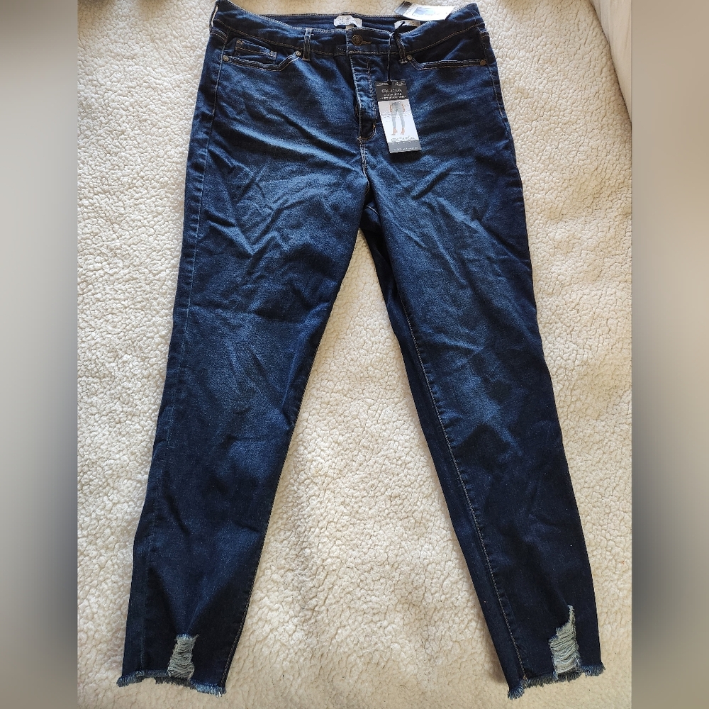 Sofia Vergara, Dark Blue Denim Jeans - Picture 2 of 10